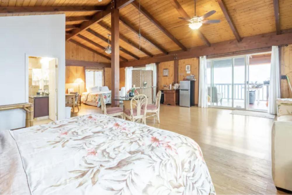 Deluxe Bungalow with Sea View interior